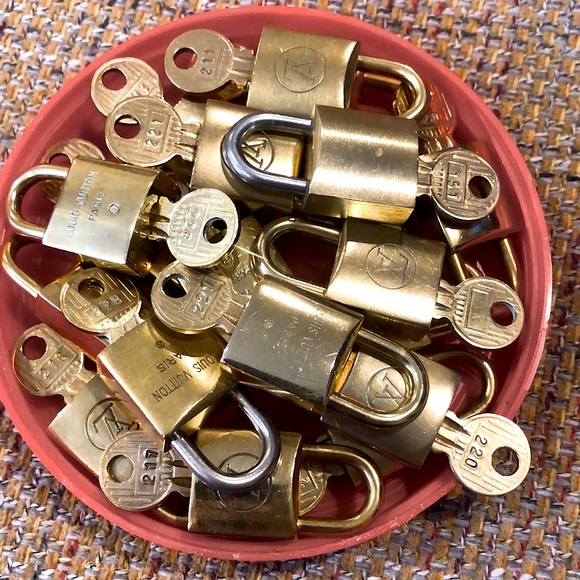Vintage LV Louis Vuitton Padlock Lock & Key 222 Angel Number - Picture 8 of 10